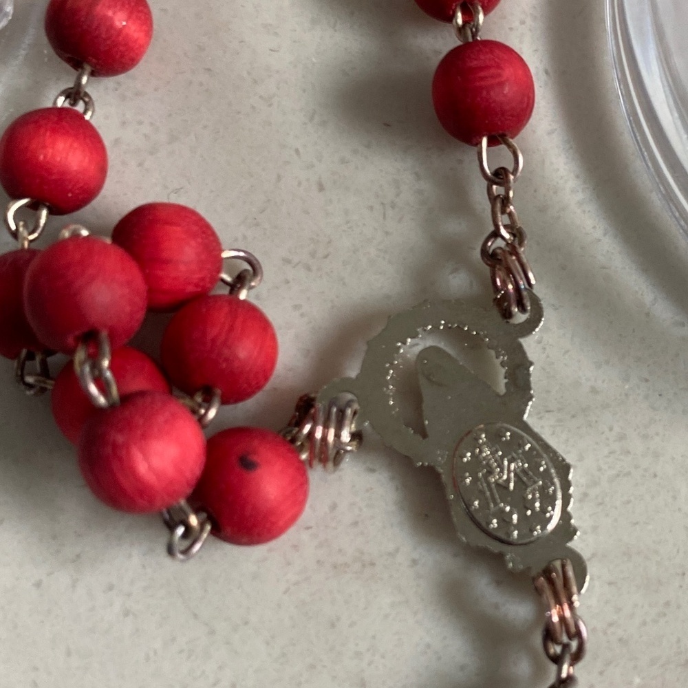 Rosary Beads Red Wood Blessed at the Vatican NIB - Picture 2 of 6